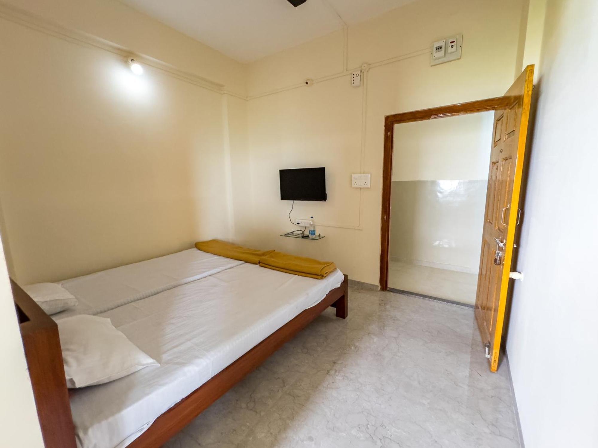 Punekar Bhavan Akalkot Номер фото